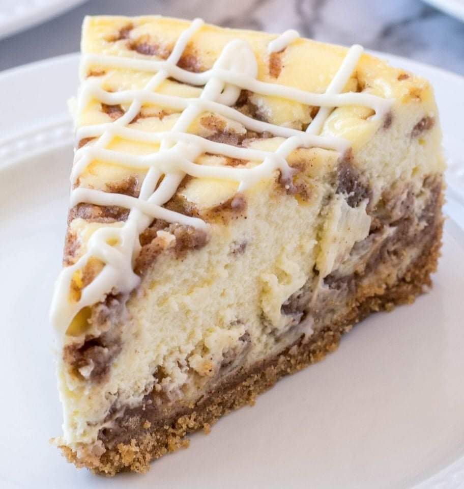 Cinnamon Roll Cheesecake